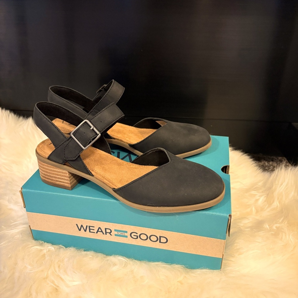 Toms Jaclyn Black Leather dress shoes